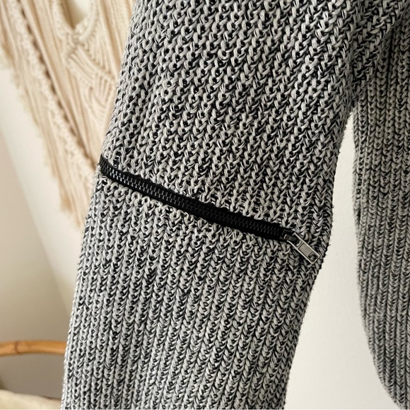 Vici - Vici Sweater - Picture 4 of 4